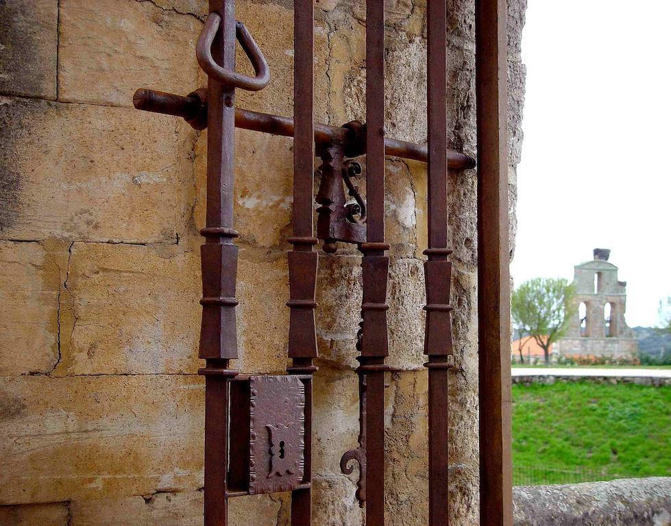 Posada Real Castillo Del Buen Amor Topas Exterior foto